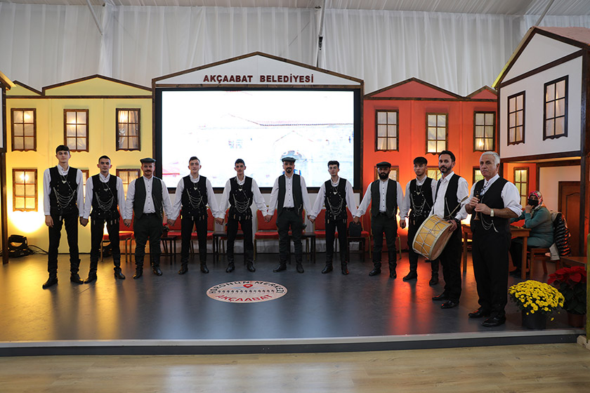 yenikapida-akcaabat-ruzgari5.jpg