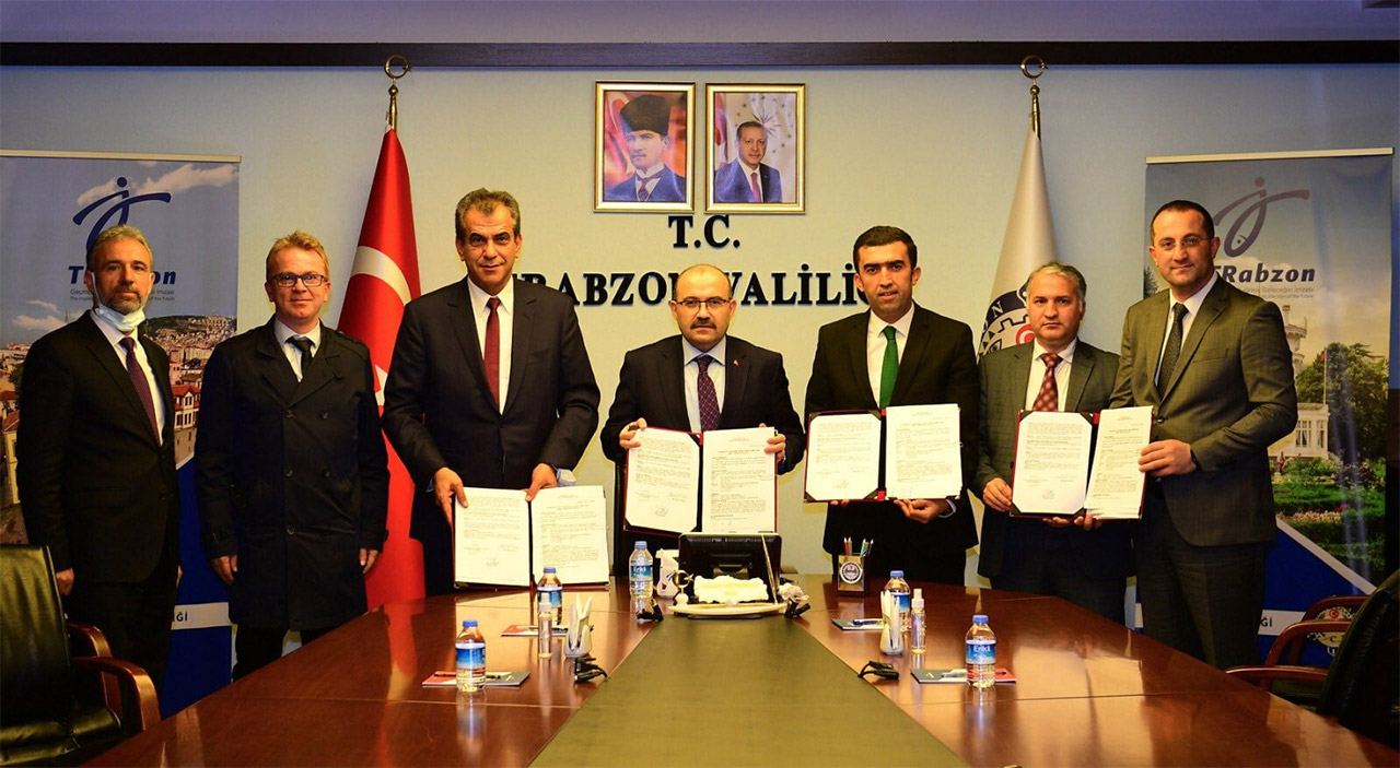 akcaabat-spor-lisesi-imza-toreni.jpg
