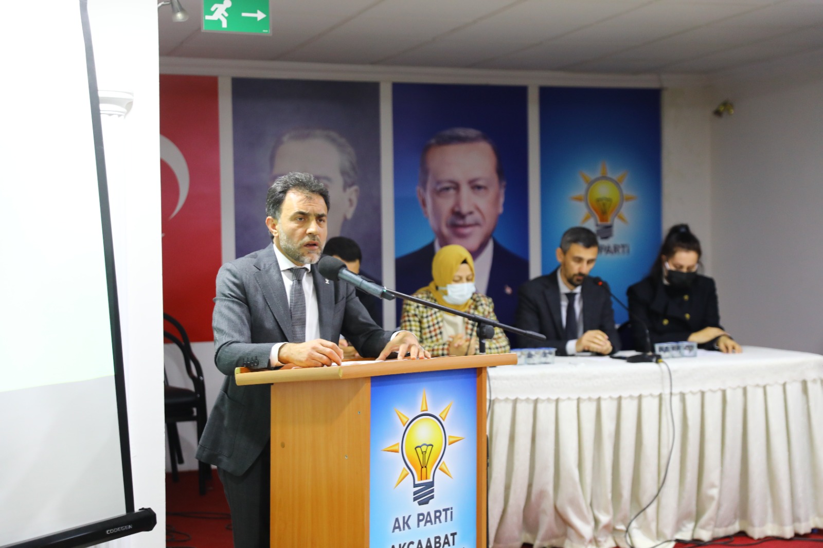 ak-parti-akcaabat-toplantisi3.jpg