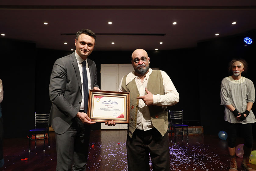 erol-gunaydin-tiyatro-gunleri.jpg