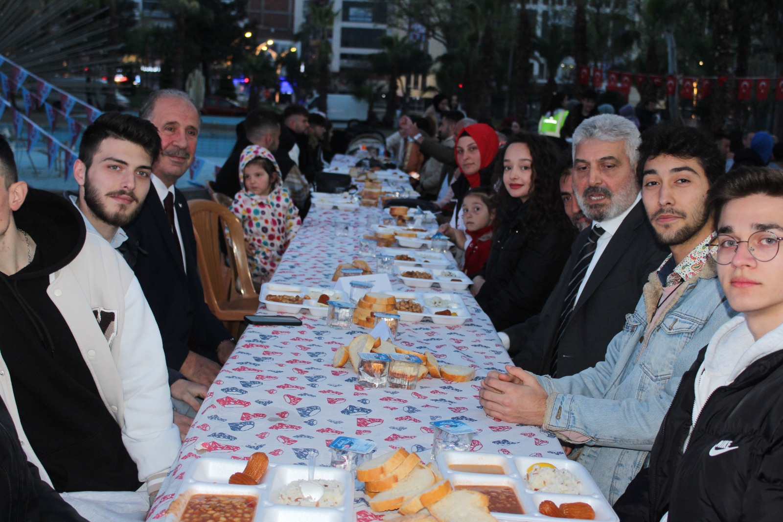 akcaabat-ak-parti4.jpg