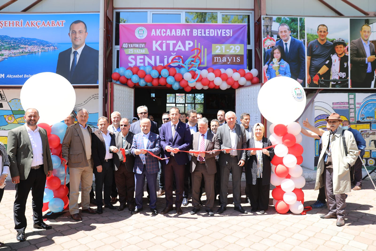 akcaabat-belediyesi-nden-2-kitap-senligi-4.jpg