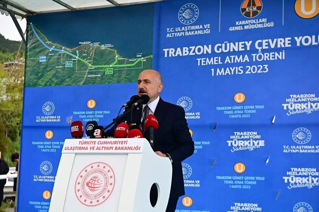 akcaabat-ve-bolgenin-en-cok-istedigi-projeler-arasinda-yer-alan-guney-cevre-yolu-akcaabat-gecisinin-temeli-torenle-atildi-1.jpg