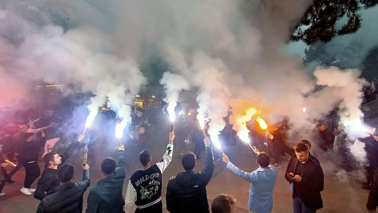 akcaabatta-ak-partiden-coskulu-kutlama1.jpg