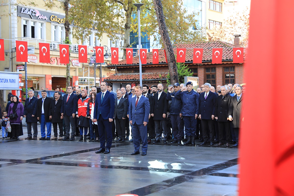 24-kasim-ogretmenler-gunu-vesilesiyle-akcaabat-belediyesi-onu-ataturk-parkinda-celenk-sunma-toreni-yapildi2.jpeg