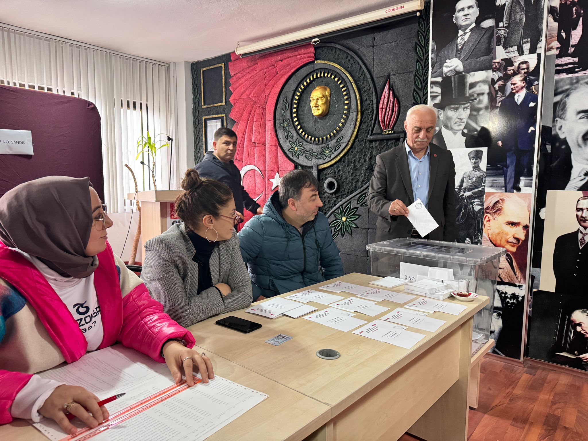 chp-akcaabat-secim-icin-sandik-kurdu.jpeg