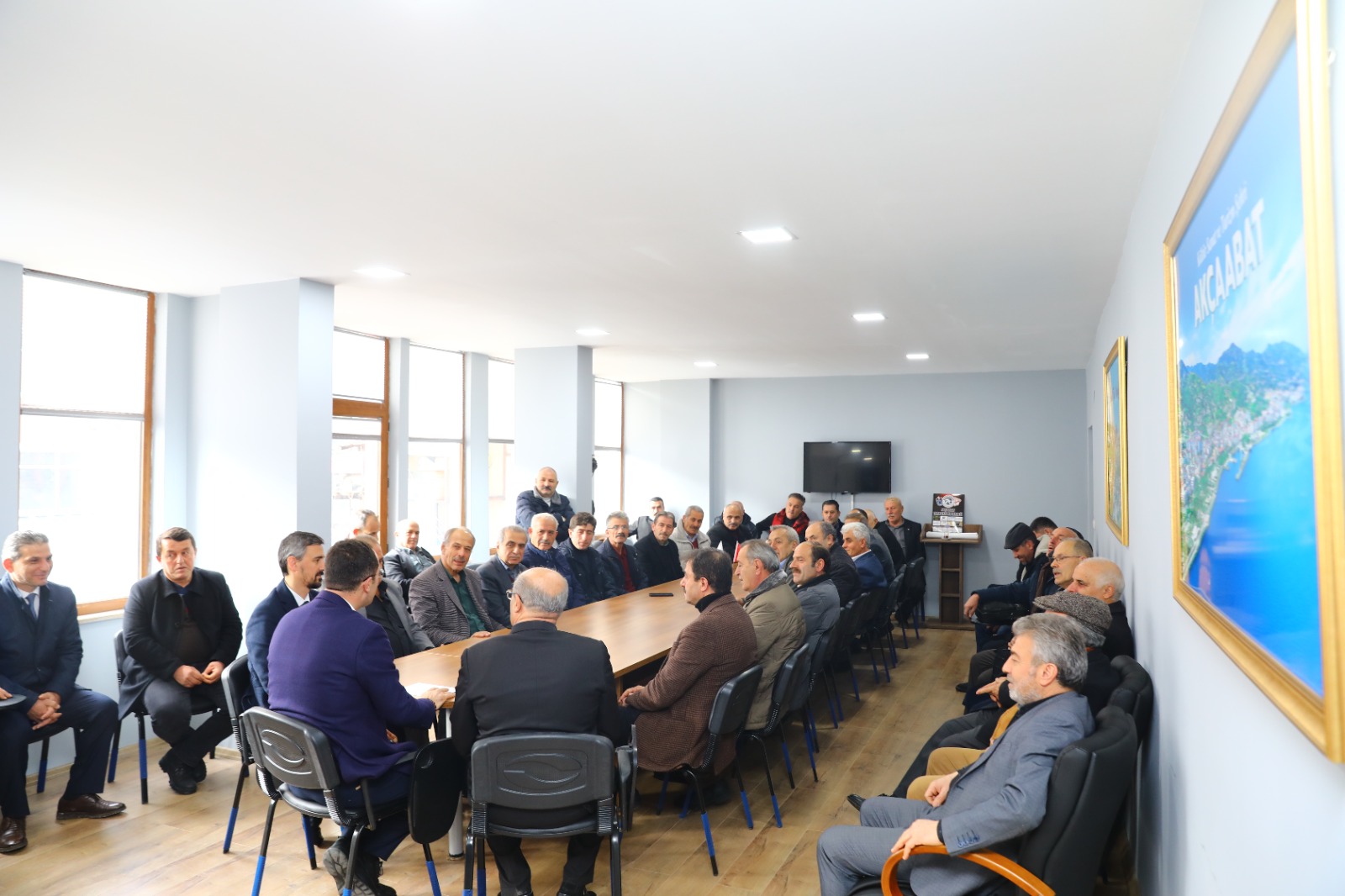 baskan-ekim-akcaabatliu-muhtarlarla.jpeg