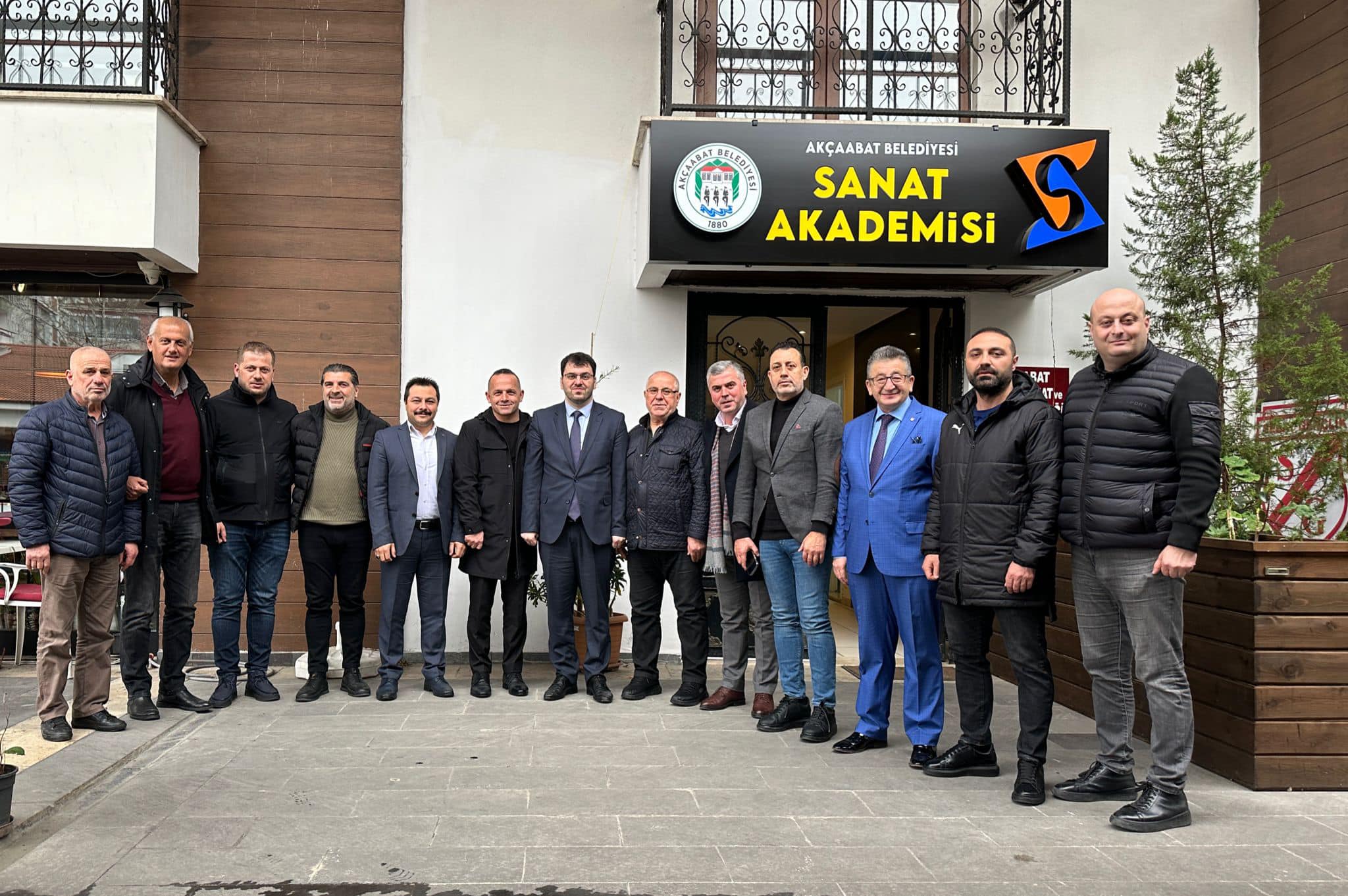 trabzon-buyuksehir-belediyesi-genel-sekreteri-gurkan-ucuncu-sebat-genclikspor-kulubunu-ziyaret-etti.jpg