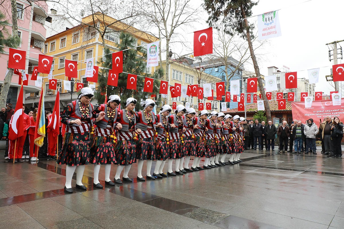 17-subat-akcaabatin-dusman-isgalinden-kurtulusunun-106-yildonumu-akcaabat-belediyesi-tarafindan-duzenlenen-torenle-akcaabatta-kutlandi-4.jpg