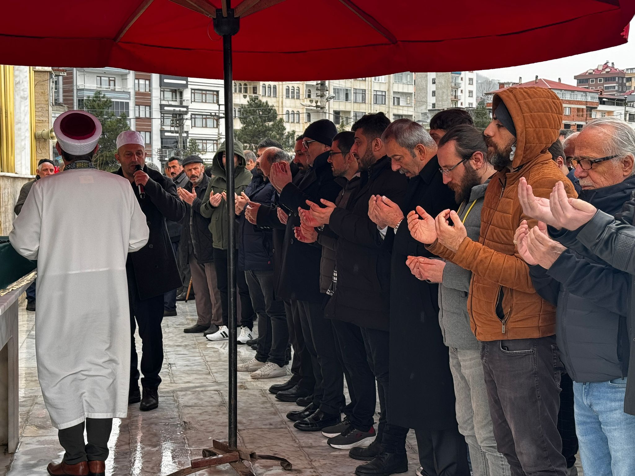 akcaabatin-sevilen-simalarindan-kenan-gedikli-gittigi-abdde-hayatini-kaybetti-e.jpeg