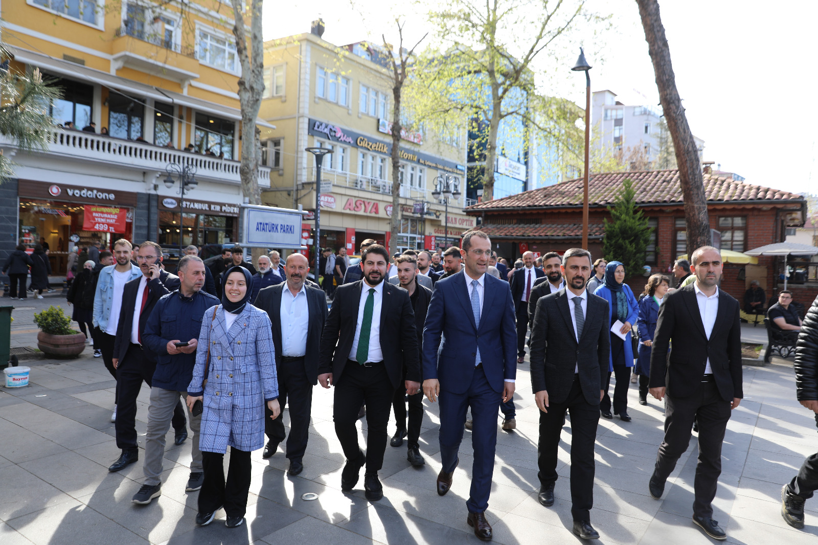 31-mart-mahalli-idareler-yerel-secimlerinde-yeniden-akcaabat-belediye-baskani-olan-osman-nuri-ekim-mazbatasini-aldi-23.jpeg