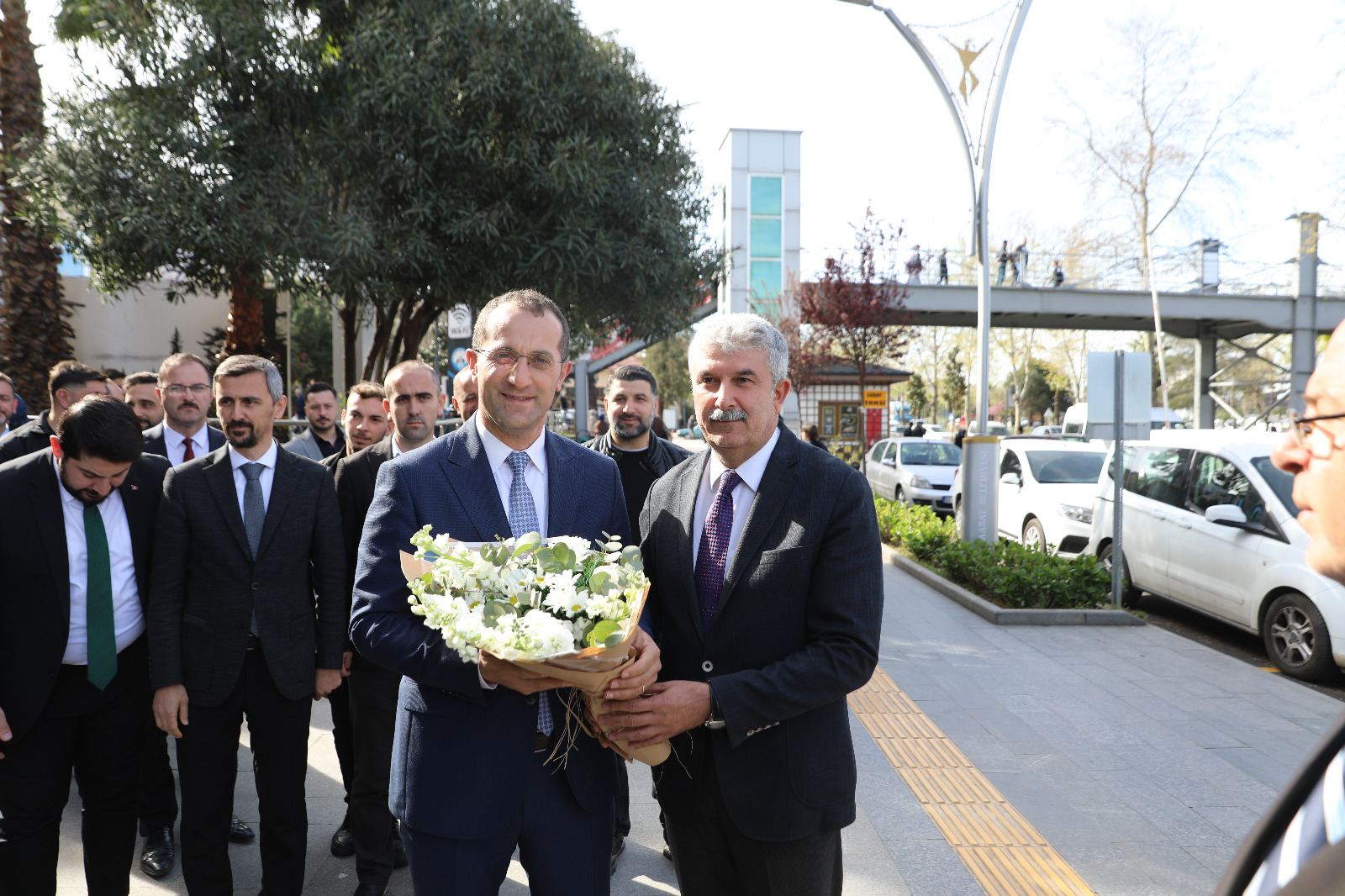 31-mart-mahalli-idareler-yerel-secimlerinde-yeniden-akcaabat-belediye-baskani-olan-osman-nuri-ekim-mazbatasini-aldi.jpeg