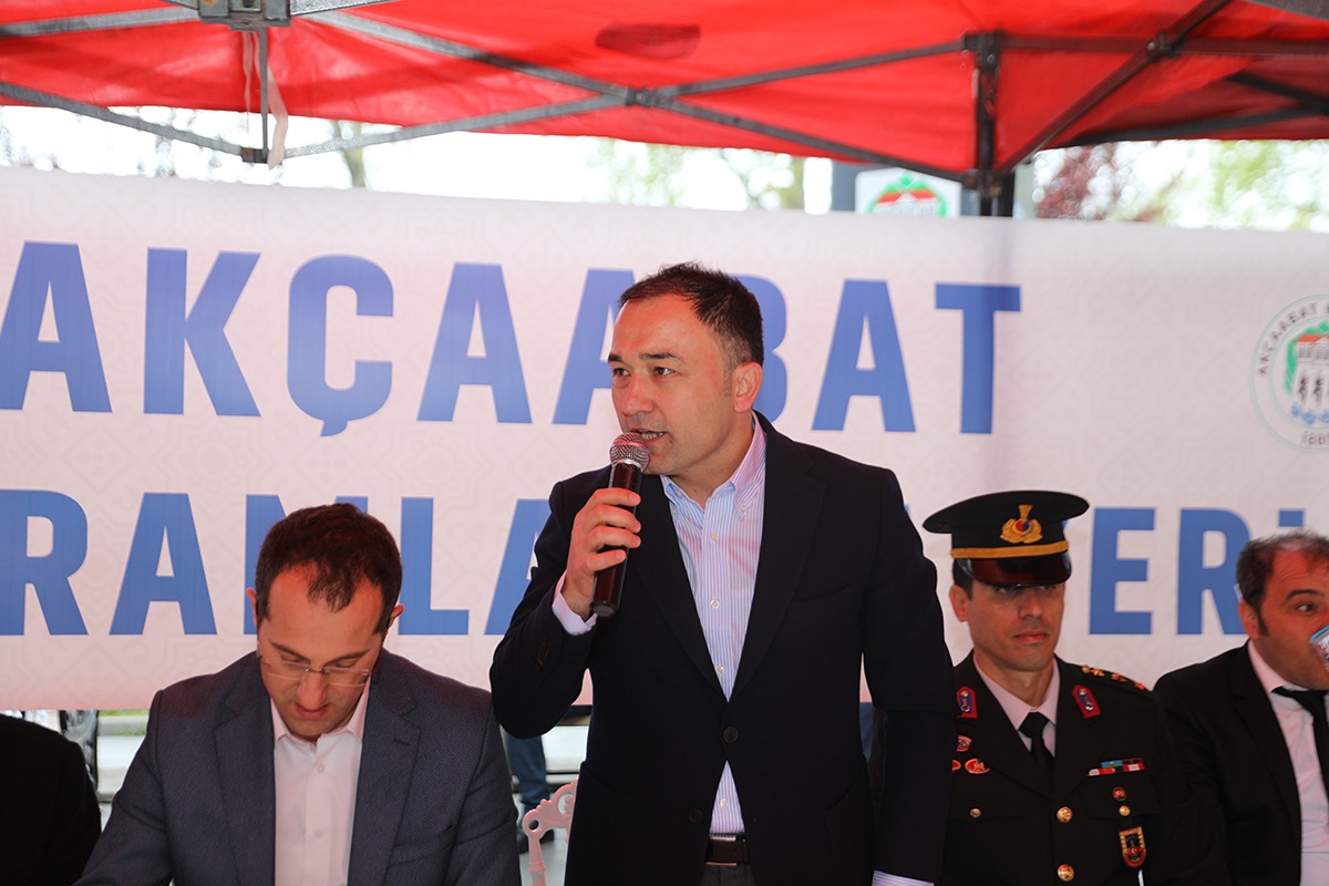 akcaabat-belediyesi-ve-akcaabat-kaymakamliginin-organizesinde-akcaabat-ataturk-parkinda-ramazan-bayrami-vesilesiyle-geleneksel-bayramlasma-toreni-yapildi-1.jpg