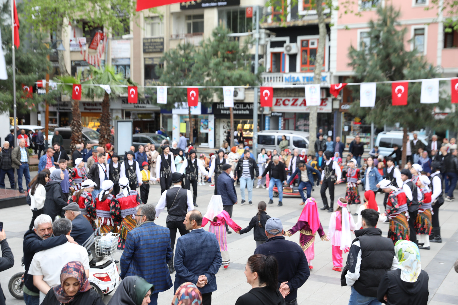 akcaabat-turizmin-onemine-vurgu-yaparak-ve-yerel-kulturu-tanitarak-turizm-haftasini-coskuyla-kutladi-belediye-tarafindan-duzenlenen-etkinliklerle-sehre-turizmin-degeri-anlatildi1.jpeg
