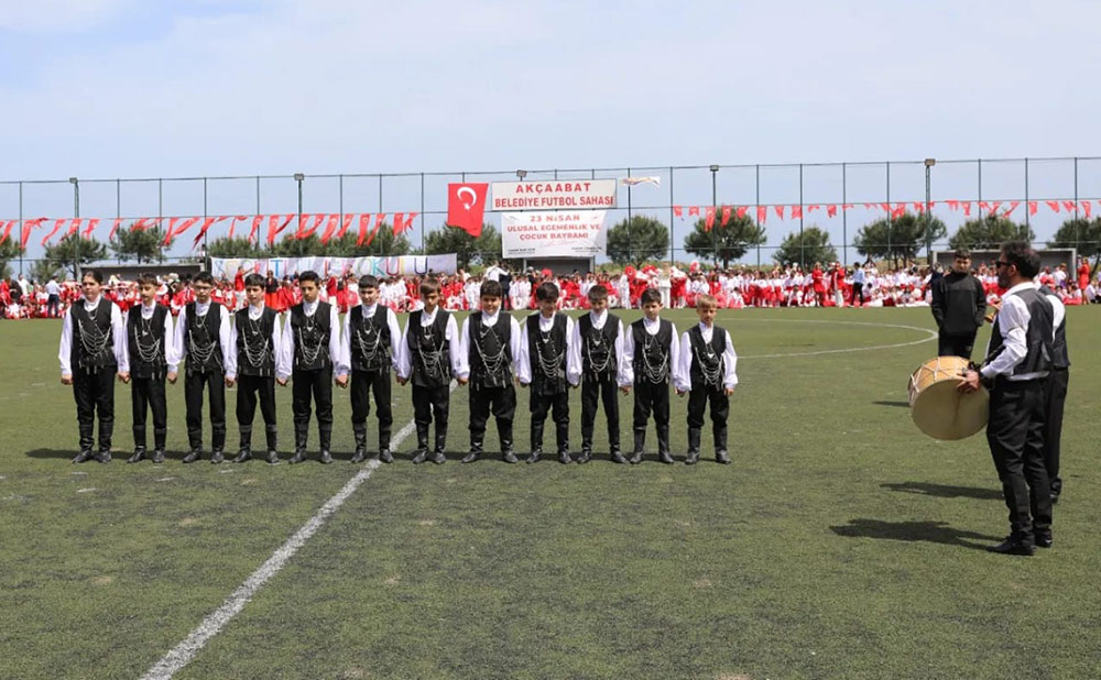 23-nisan-kutlama1-horon.jpg