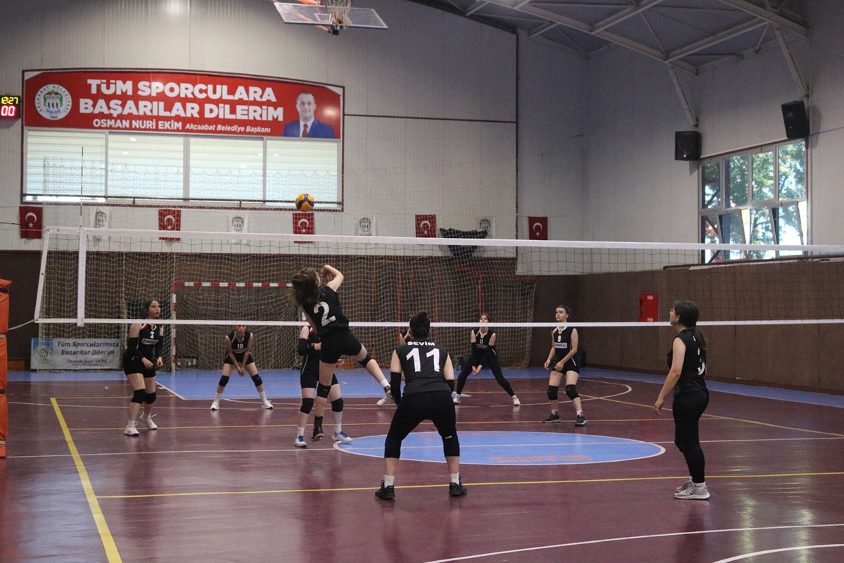 akcaabat-belediyesince-her-yil-yil-sonunda-duzenlenen-ve-geleneksel-hale-getirilen-voleybol-turnuvasi-sona-erdi.jpg