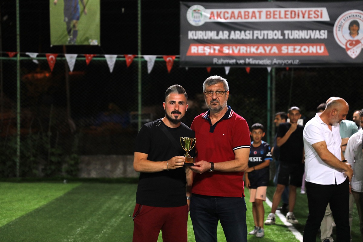 akcaabatta-kurumlar-arasinda-duzenlenen-futbol-turnuvasi-yapilan-final-maci-ve-odul-toreni-ile-sona-erdi-2.jpeg