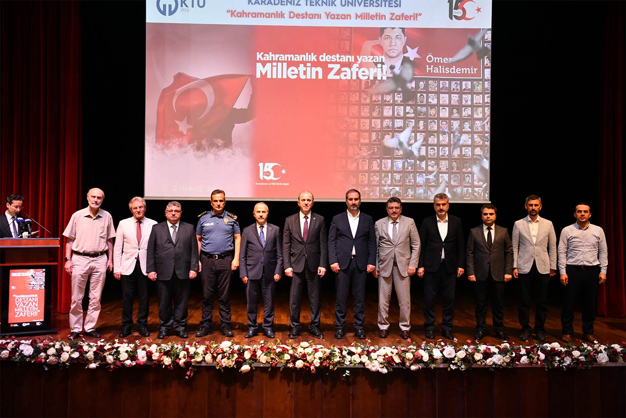 kahramanlik-destani-yazan-milletin-zaferi-konulu-konferansa-katilan-trabzon-buyuksehir-belediye-baskani-ahmet-metin-genc-1.jpg
