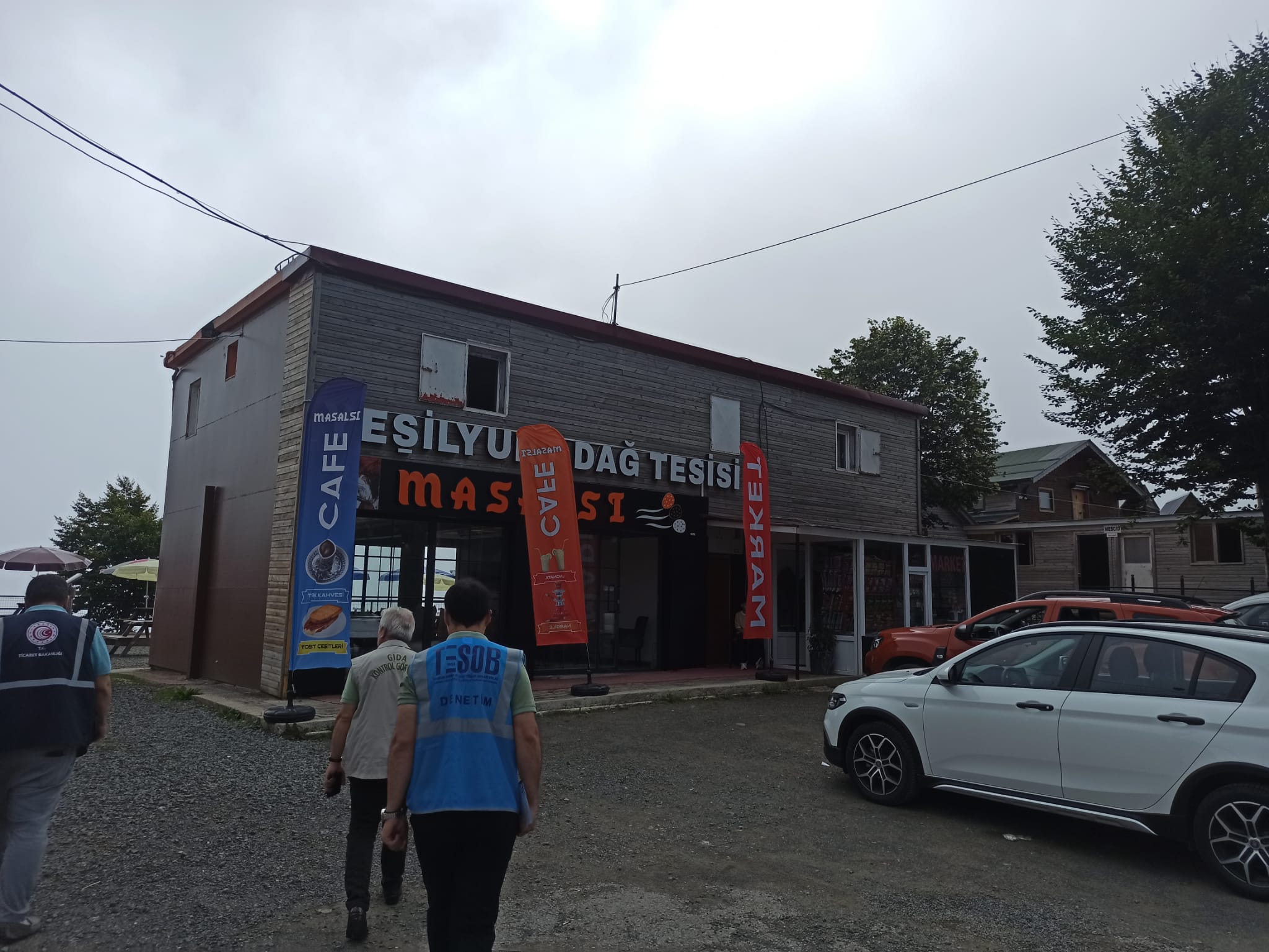 trabzon-buyuksehir-belediyesi-zabita-ekipleri-hidirnebi-yaylasinda-faaliyet-gosteren-isletmeleri-denetledi1-001.jpeg