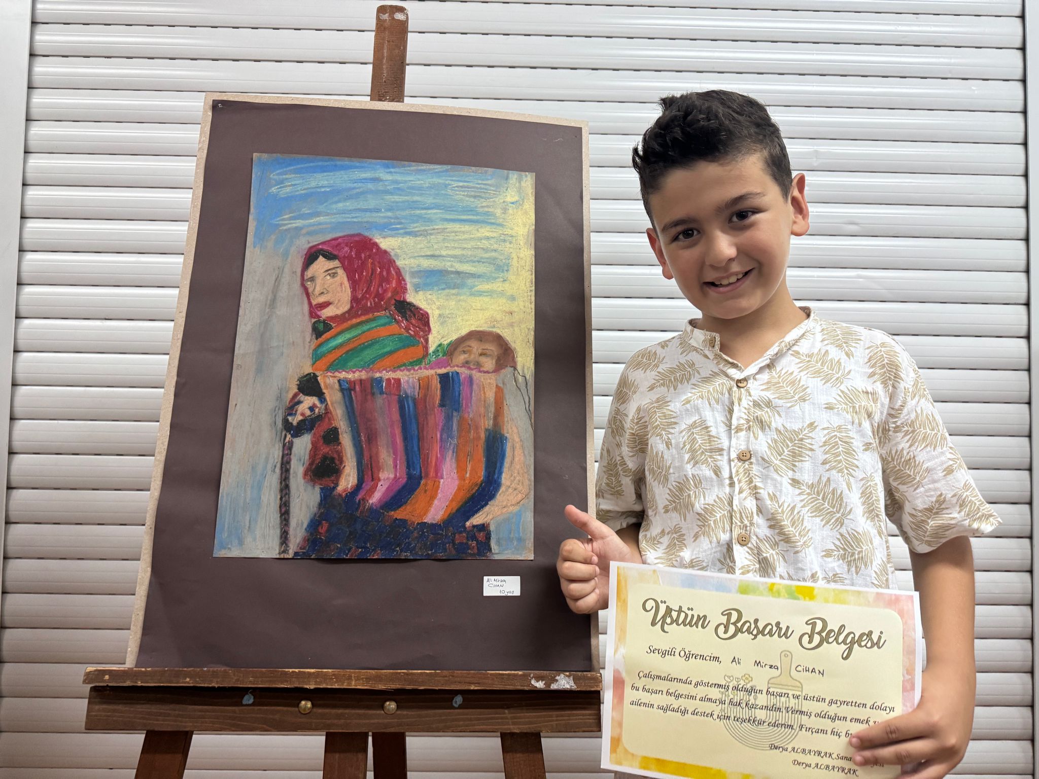 akcaabat-emin-serdar-sergi-salonunda-duzenlenen-resim-sergisi-6-10-yas-arasi-yetenekli-cocuklarin-eserlerine-ev-sahipligi-yapti3.jpeg