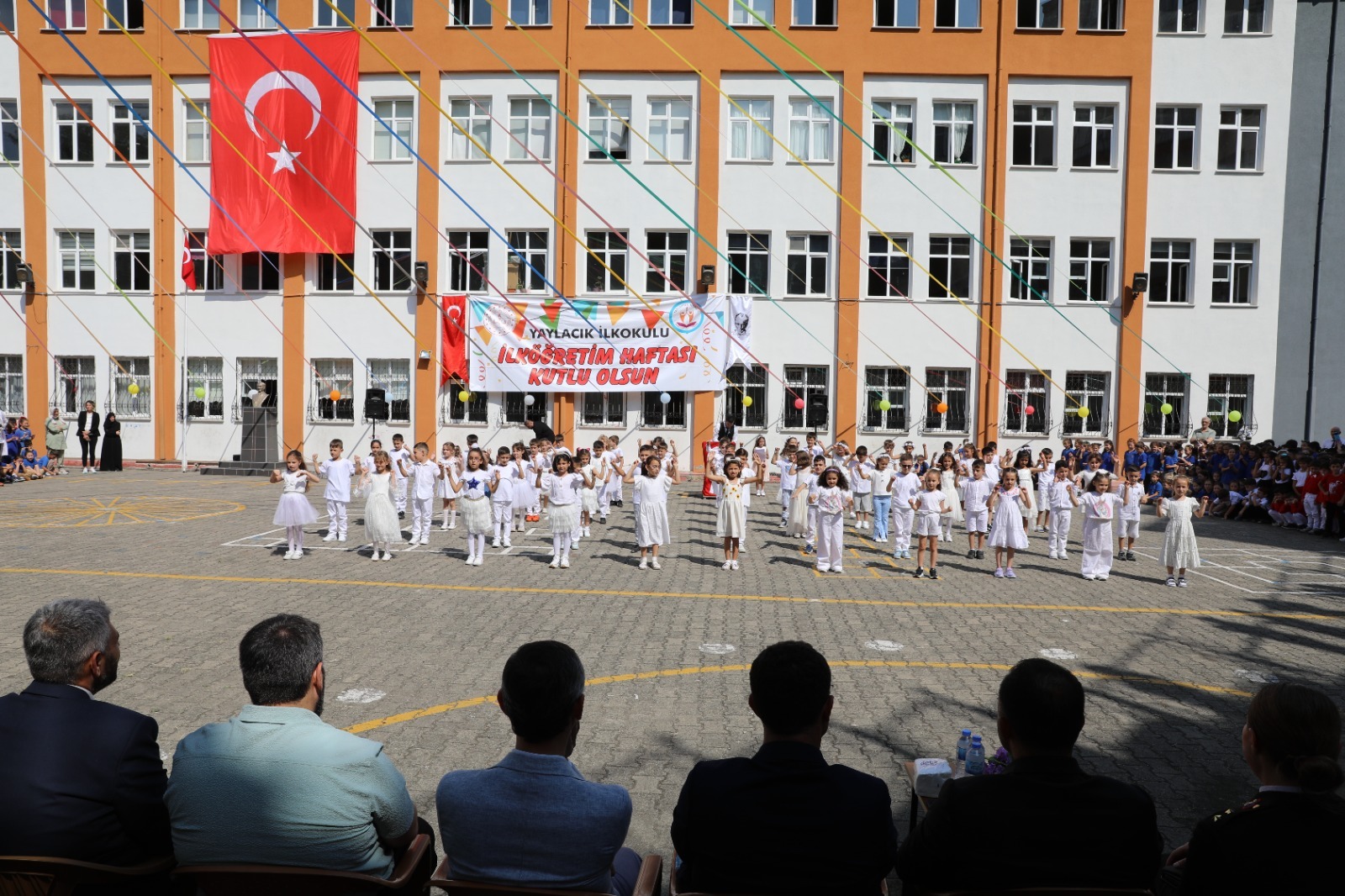 akcaabat-ilkogretim-haftasi-kutlandi1.jpeg
