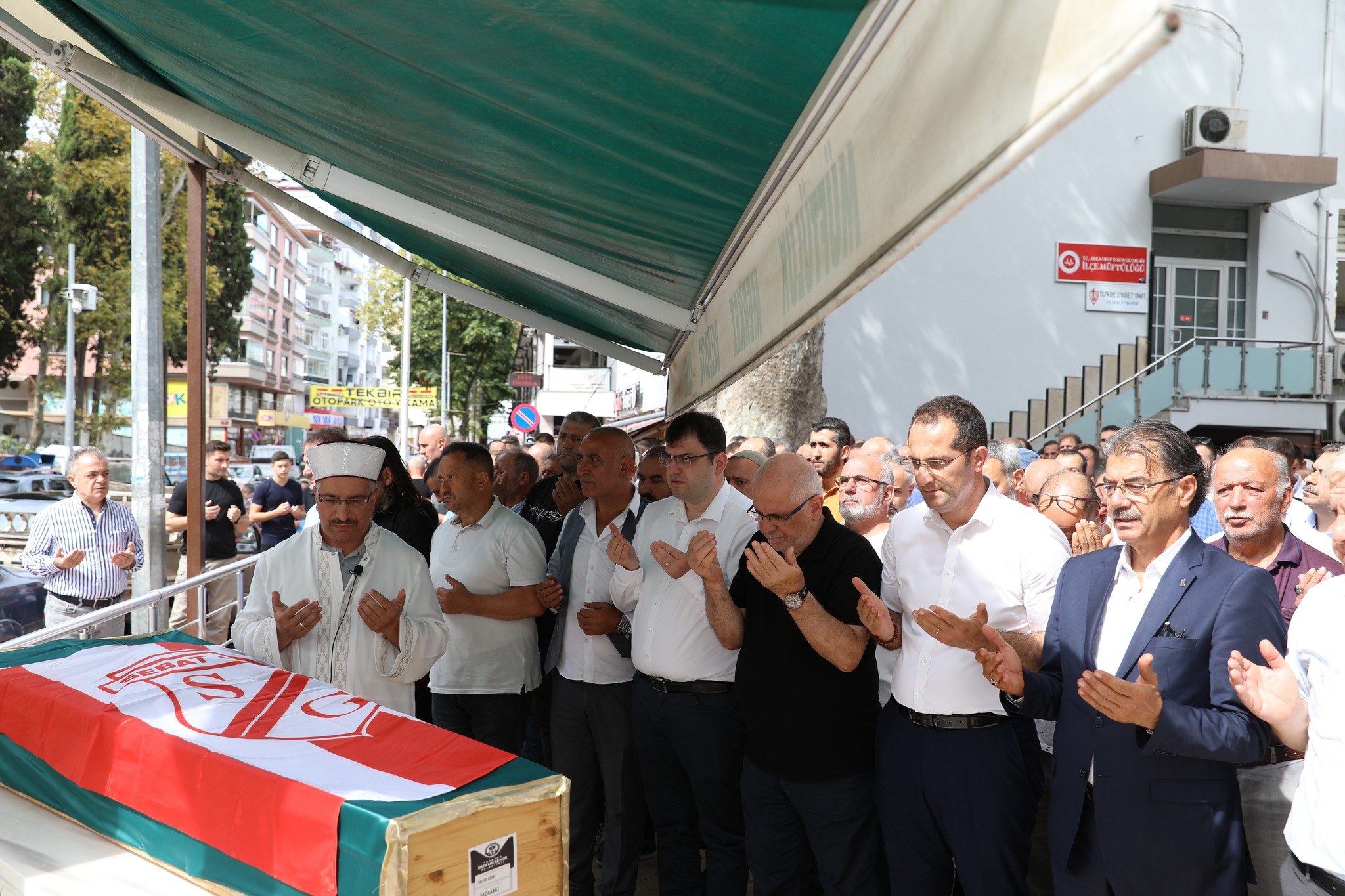 sebat-gencliksporda-altyapida-kaleci-antrenoru-olarak-gorev-yapan-selim-kum-hayatini-kaybetti-1.jpg