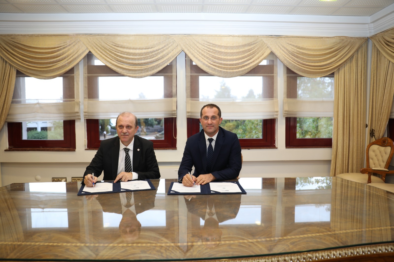 akcaabat-belediyesi-ve-karadeniz-teknik-universitesi-arasinda-aronya.jpeg