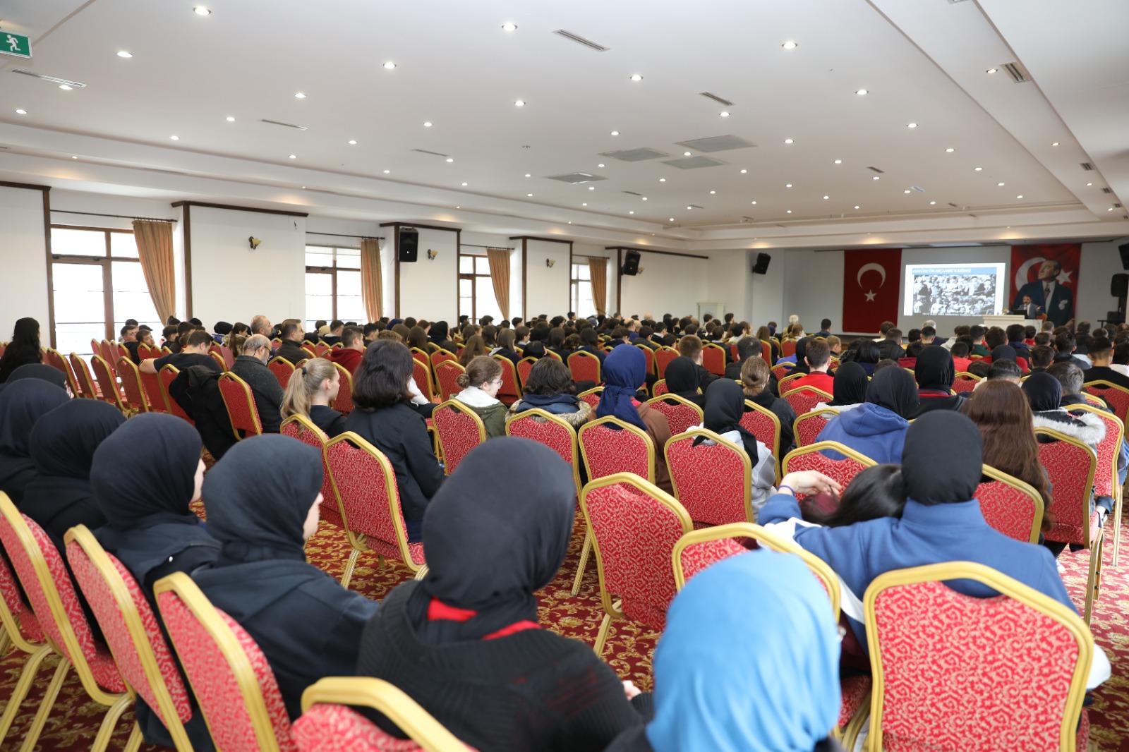 akcaabat-belediyesi-organizesinde-29-ekim-cumhuriyet-bayraminin-101-yildonumu-kutlama-etkinlikleri-kapsaminda-ataturkun-akcaabata-mirasi-adli-konferans-duzenlendi2.jpeg