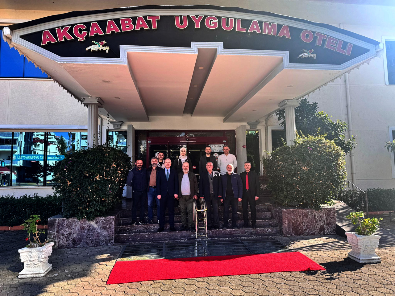 akcaabat-ataturk-mesleki-ve-teknik-anadolu-lisesi-eski-adiyla-akcaabat-turizm-otelcilik-meslek-lisesi2.jpg