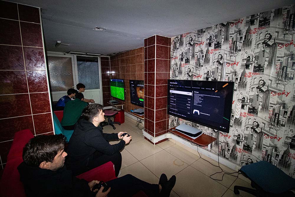 akcaabatta-kiyasiya-playstation-rekabeti-2.jpg