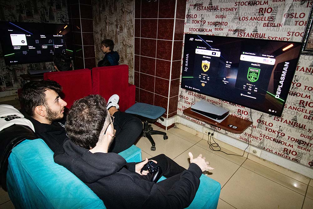akcaabatta-kiyasiya-playstation-rekabeti-4.jpg