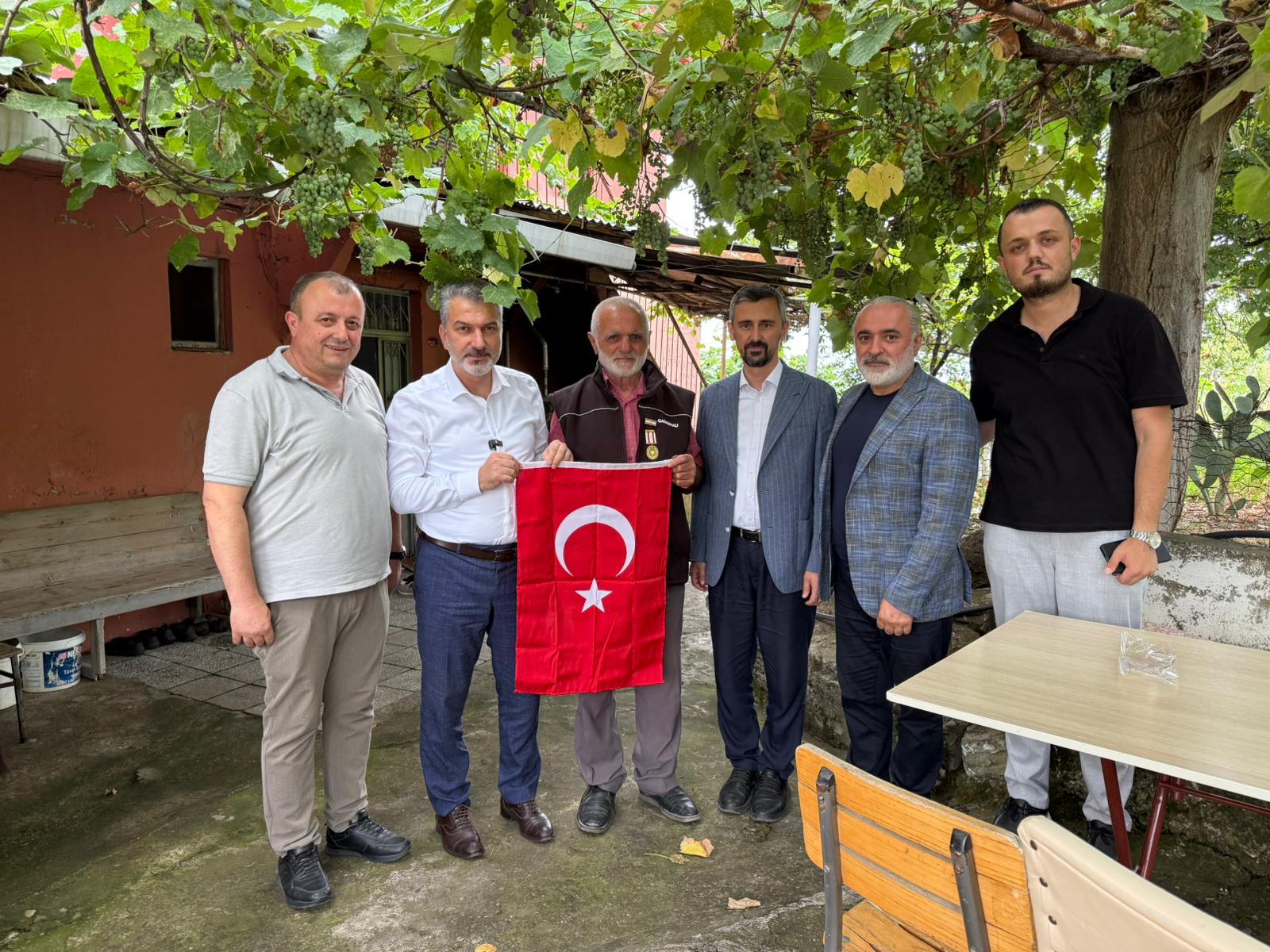 ak-parti-trabzon-il-baskani-mumcudan-akcaabatta-sehit-yakinlari-ve-gazilere-ziyaret-2.jpg