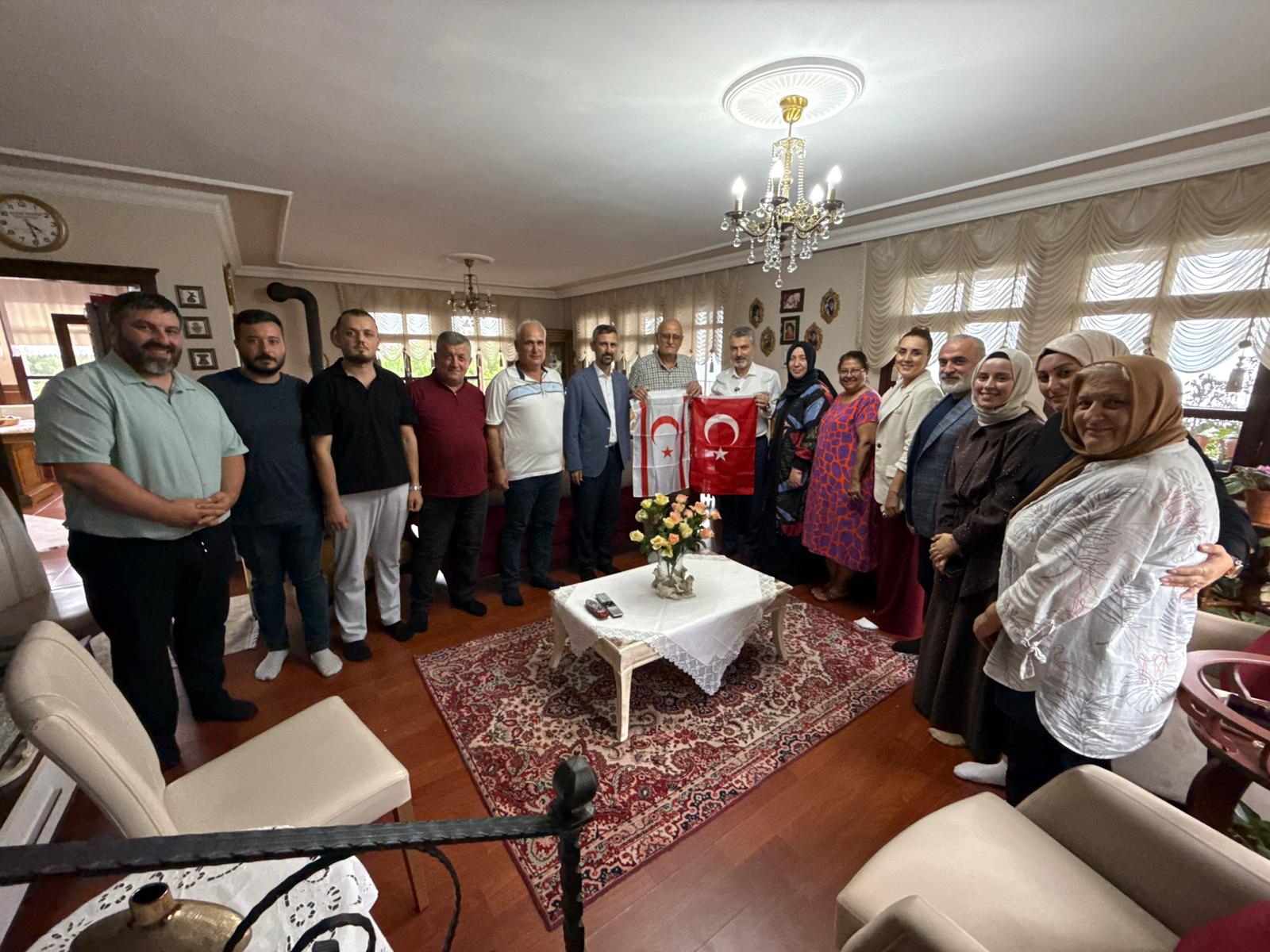 ak-parti-trabzon-il-baskani-mumcudan-akcaabatta-sehit-yakinlari-ve-gazilere-ziyaret.jpg