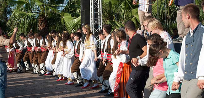 23.uluslararasi-akcaabat-muzik-ve-halkoyunlari-festivali-basladi..jpg