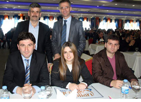 ak-parti-akcaabat-genclik-kollari.jpg