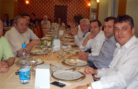 ak-parti-yemek.20110616175513.jpg