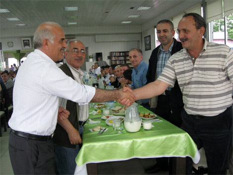 ak-parti-yemek.jpg