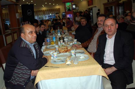 ak-parti-yemek2.20110527184315.jpg