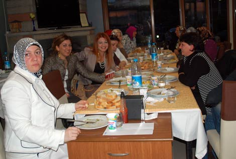 ak-parti-yemek4.20110527184224.jpg