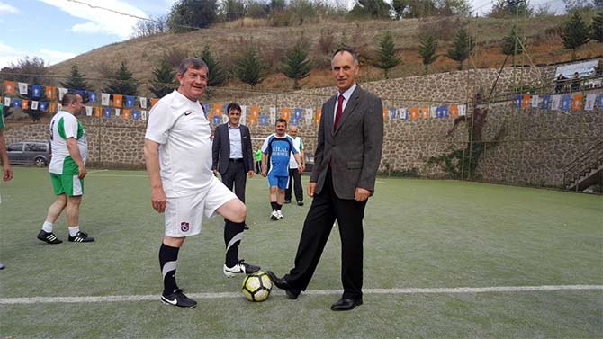 akcaabat-ak-parti-futbol.jpg