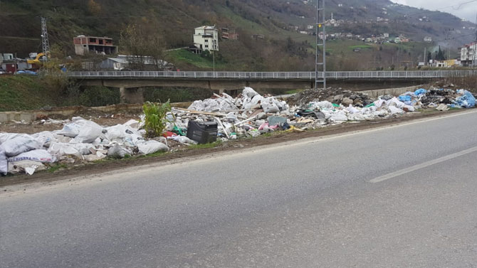 akcaabat-karayolu-cop-yolu-oldu3.jpg