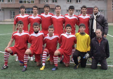 akcaabat-lisesi-futbol-takimi.jpg