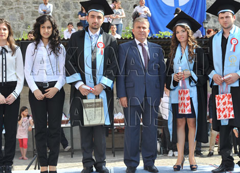 akcaabat-mezuniyet-yuksekokul.20120526172531.jpg