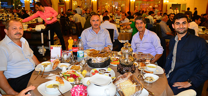 akcaabat-oto-galericiler-derneginden-iftar.jpg