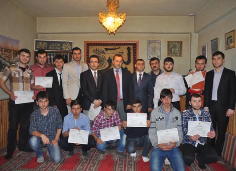 akcaabat-ulku-ocagi-egitim-ve-kultur-vakfi’nin-akcaabat-muftulugu-ile-organize-ettigi-“kuran-i-kerimi-yuzunden-okuma-kursu-tamamlandi..jpg akcaabat-ulku-ocagi-egitim-ve-kultur-vakfi’nin-akcaabat-muftulugu-ile-organize-ettigi-“kuran-i-kerimi-yuzunden-okuma-kursu-tamamlandi..jpg