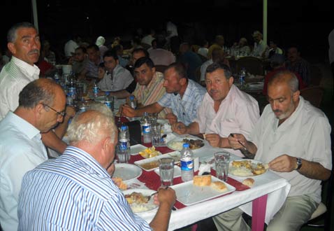 akparti_iftar3.jpg