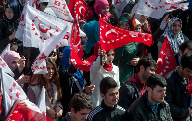 bagimsiz-turkiye-partisi-(btp)-genel-baskani-prof.-dr.-haydar-bas,-akcaabatta-halka-hitap-etti.-bas-30-mart-mahalli-idareler-genel-secimi’nde-partisinin-akcaabat-adayina-destek-istedi.3.jpg