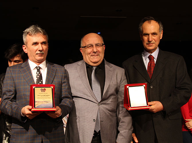 erol-gunaydin-tiyatro-plaket.jpg