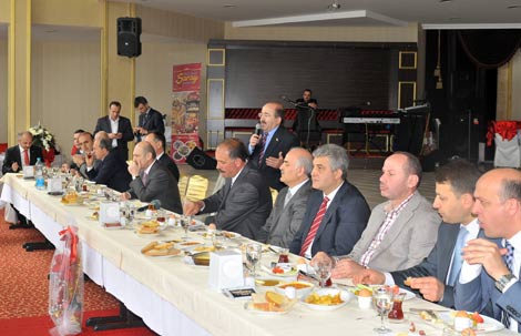 kahvalti-ak-parti2.jpg