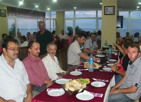 tosun-sanayi-sitesi-iftar.20120806180542.jpg